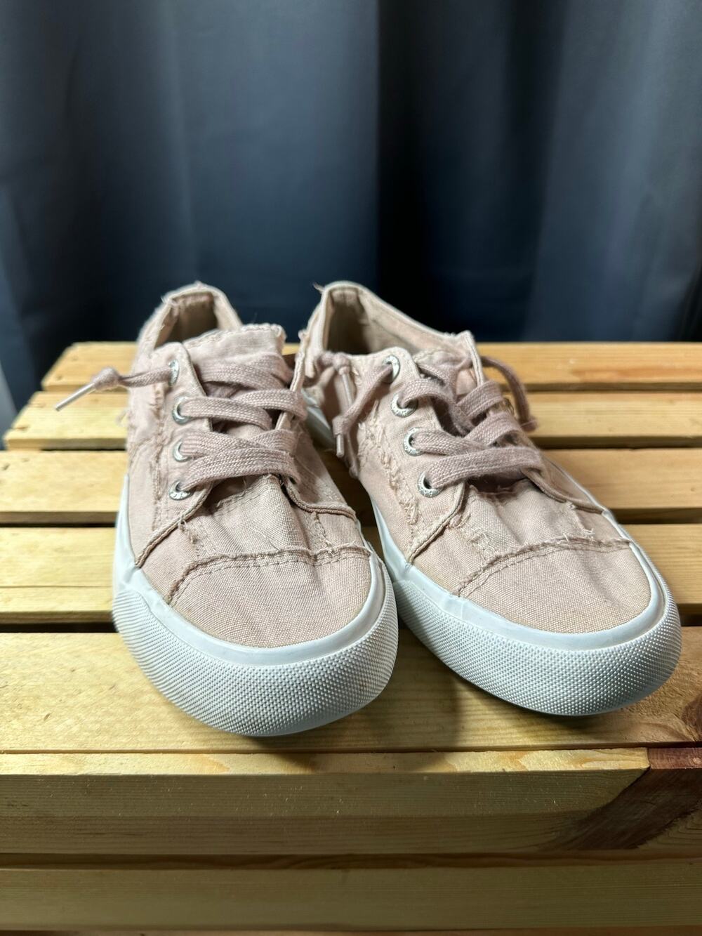Blowfish Malibu Womens Pink Distressed Canvas Maxine Sneakers Size 7.5